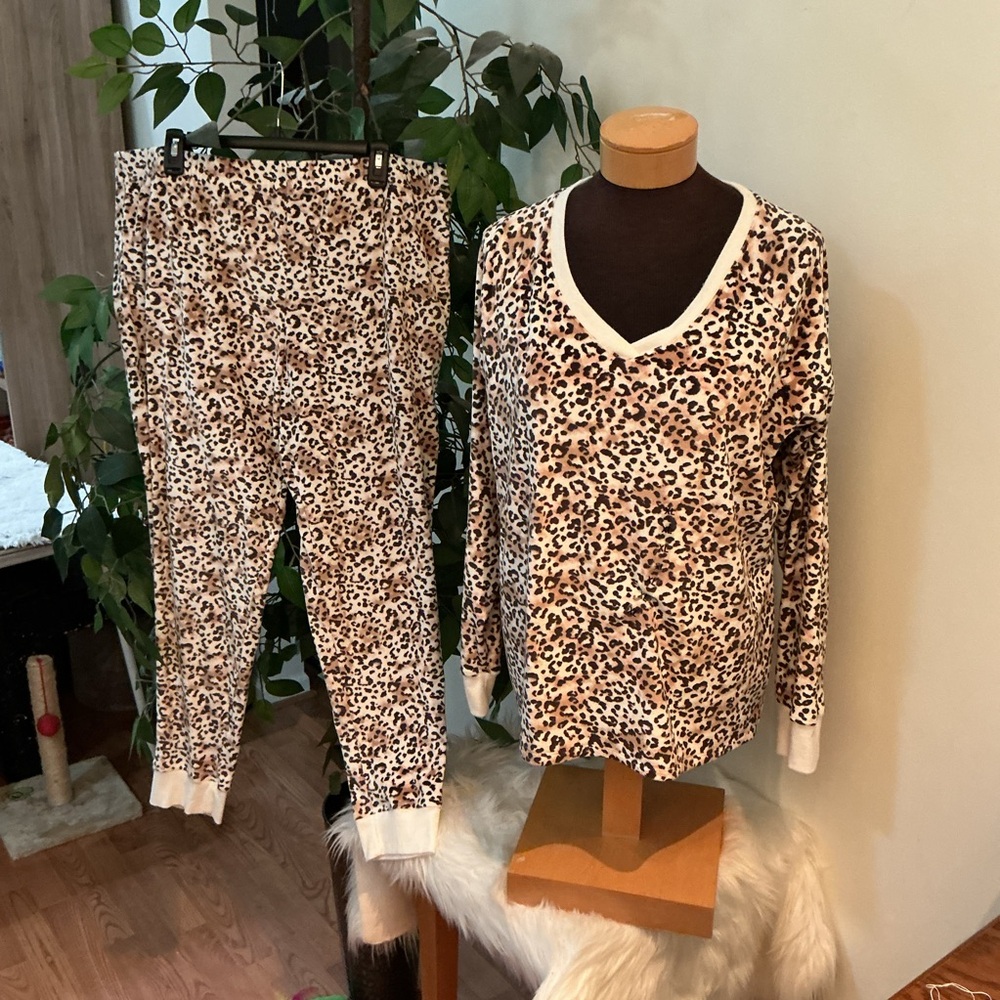 Cuddl Duds Leopard Print Pajama Set - Picture 2 of 11